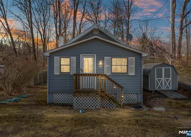 Property at 14 Paddock Ave, Vernon, NJ 07422, 2 beds, 1 bath