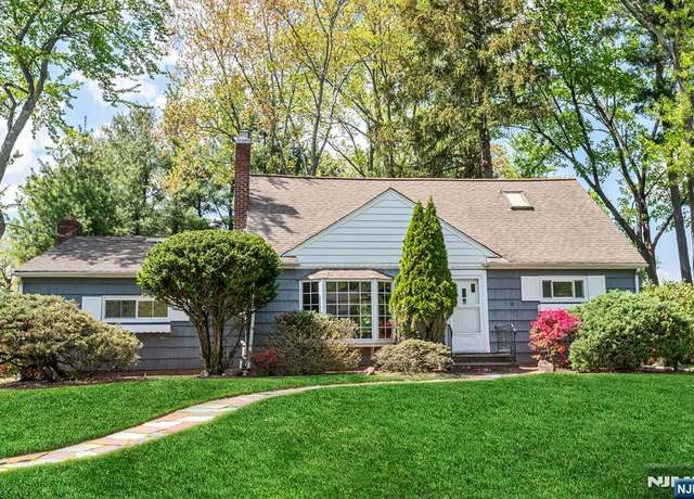 Property at 17 Cypress Pl, Demarest, NJ 07627, 4 beds, 2 baths