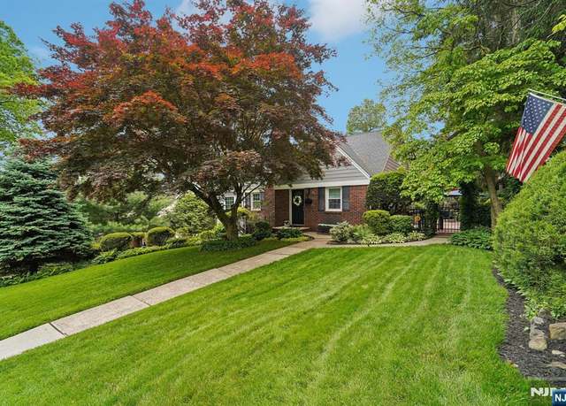 Property at 70 Lexington Ave, Cresskill, NJ 07626, 3 beds, 2 baths