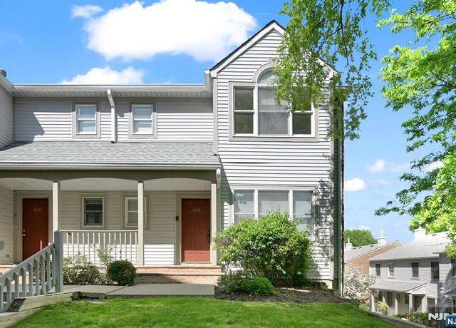 Property at 160 Panorama Dr, Edgewater, NJ 07020, 3 beds, 2.5 baths