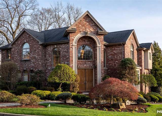 Property at 397 Castle Dr, Englewood Cliffs, NJ 07632, 6 beds, 5.5 baths