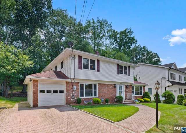 Property at 222 Zabriskie Pl, River Edge, NJ 07661, 5 beds, 3.5 baths