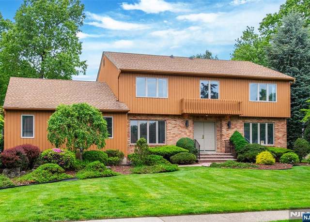 Property at 10 Timberline Dr, Wayne, NJ 07470, 5 beds, 2.5 baths