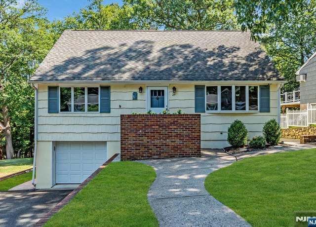 Property at 29 Manito Ave, Oakland, NJ 07436, 4 beds, 2 baths