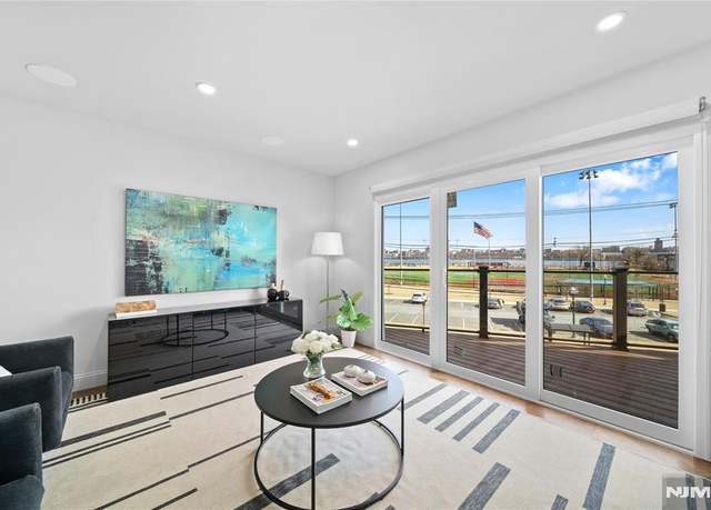Property at 1110 River Rd #102, Edgewater, NJ 07020, 1 bed, 1.5 baths