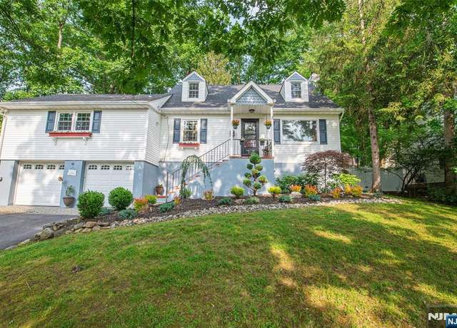 Property at 40 Lake Dr, Wayne, NJ 07470, 4 beds, 2.5 baths