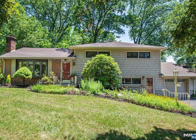 Property at 589 Fletcher Ave, Oradell, NJ 07649, 3 beds, 2.5 baths