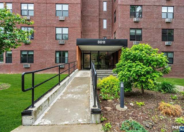 Property at 3011 Edwin Ave Unit 5J, Fort Lee, NJ 07024, 1 bath