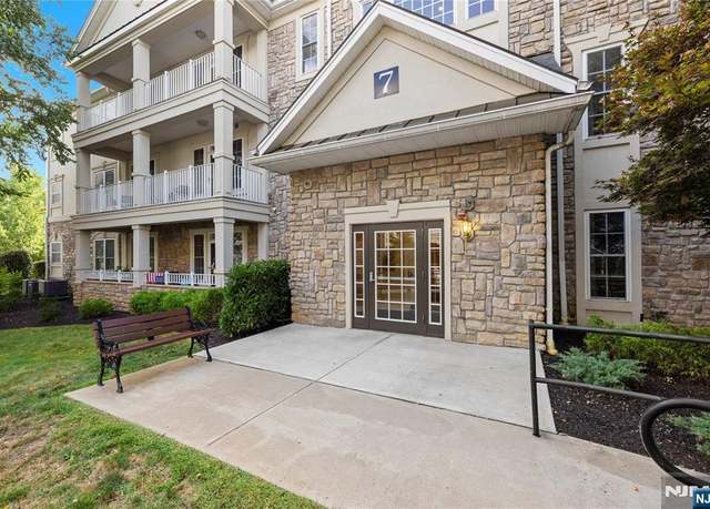 Property at 712 Holly Ln #84, Cedar Grove, NJ 07009, 3 beds, 2 baths