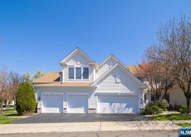 Property at 62 Buckthorn Ct, Paramus, NJ 07652, 3 beds, 3.5 baths