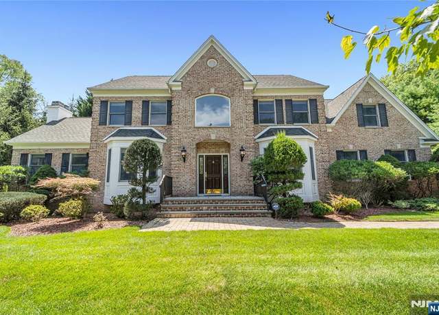 Property at 4 Michelle Ct, Harrington Park, NJ 07640, 4 beds, 2.5 baths