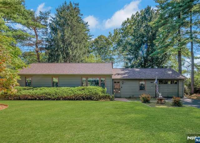 Property at 1105 Knoll Rd, Par-troy Hills Twp., NJ 07005, 3 beds, 1.5 baths