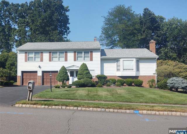 Property at 43 Reston Rd, Wayne, NJ 07470, 4 beds, 2.5 baths
