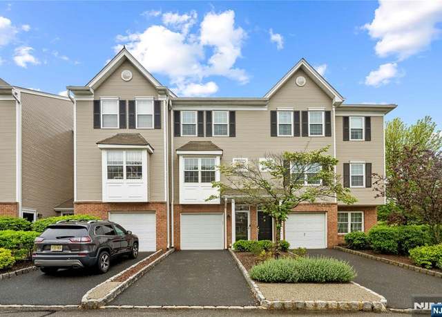 Property at 66 Greenbrook Dr, Bloomfield, NJ 07003, 2 beds, 2.5 baths