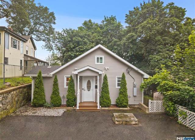Property at 18 Lee Ave, Jefferson Township, NJ 07849, 3 beds, 1 bath