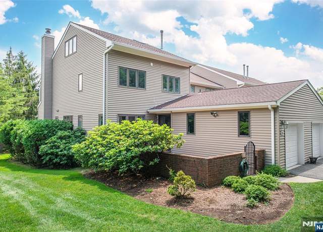 Property at 31 Litchult Ln, Mahwah, NJ 07430, 2 beds, 2.5 baths
