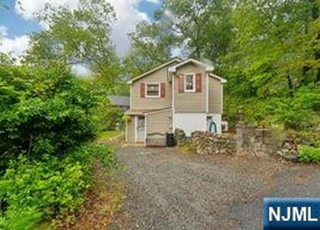 Property at 8 Oak Ave, Denville Township, NJ 07834, 3 beds, 1.5 baths