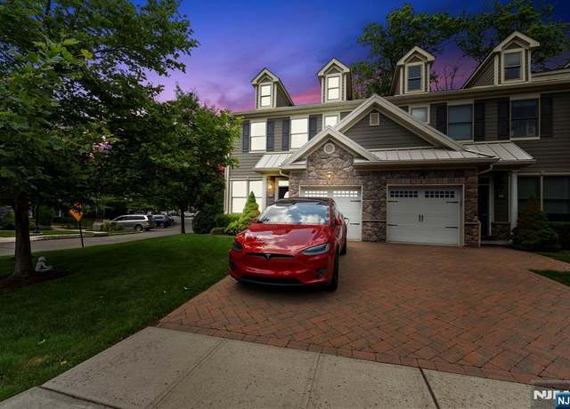 Property at 901 Whitney Ln, Allendale, NJ 07401, 3 beds, 2.5 baths