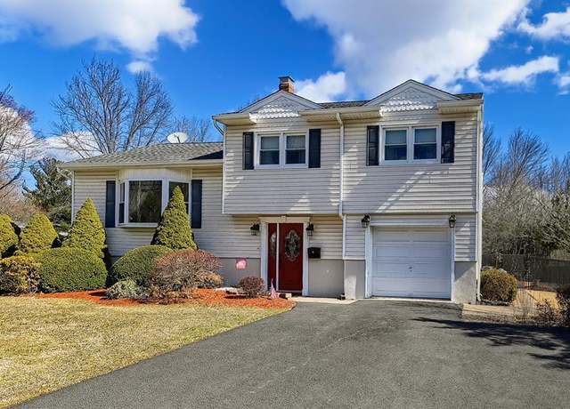 Property at 28 Joyce Ln, Wayne, NJ 07470, 3 beds, 2 baths