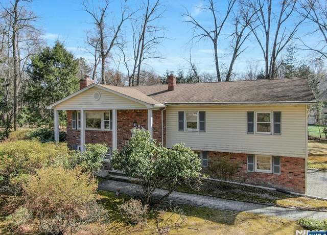 Property at 7 Merrywood Ct, Old Tappan, NJ 07675, 4 beds, 2.5 baths
