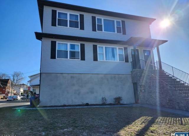 Property at 181 Squirrelwood Rd, Woodland Park, NJ 07424, 6 beds, 4 baths