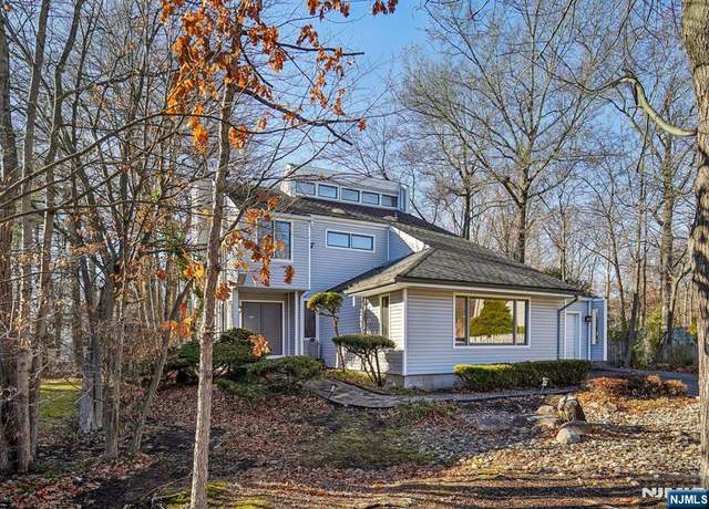 Property at 8 Arbor Ct, Livingston, NJ 07039, 3 beds, 2.5 baths
