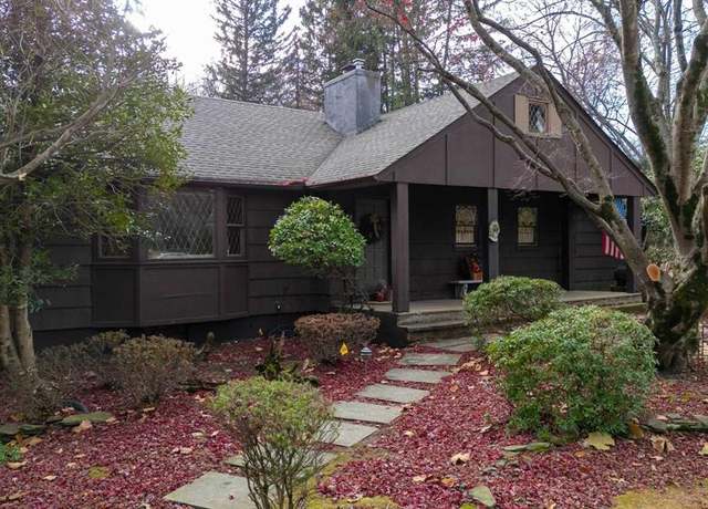 Property at 8 Overbrook Rd, Upper Saddle River, NJ 07458, 3 beds, 2 baths