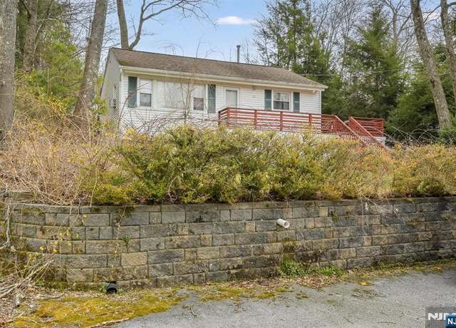 Property at 16 Hampton Rd, West Milford, NJ 07421, 2 beds, 1 bath