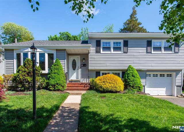 Property at 27 Elmbrook Pl, Bloomfield, NJ 07003, 3 beds, 2.5 baths