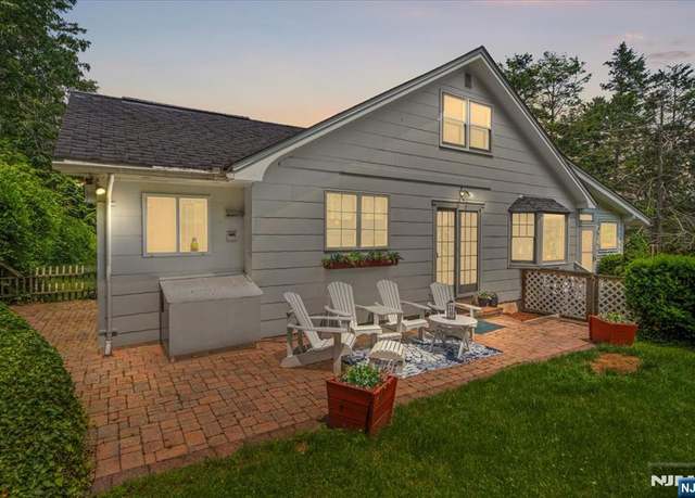 Property at 31 Somerville Rd, West Milford, NJ 07421, 5 beds, 3.5 baths