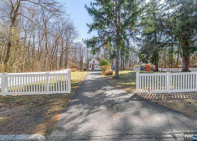 Property at 23 Colfax Ave, Wanaque, NJ 07456, 3 beds, 2 baths
