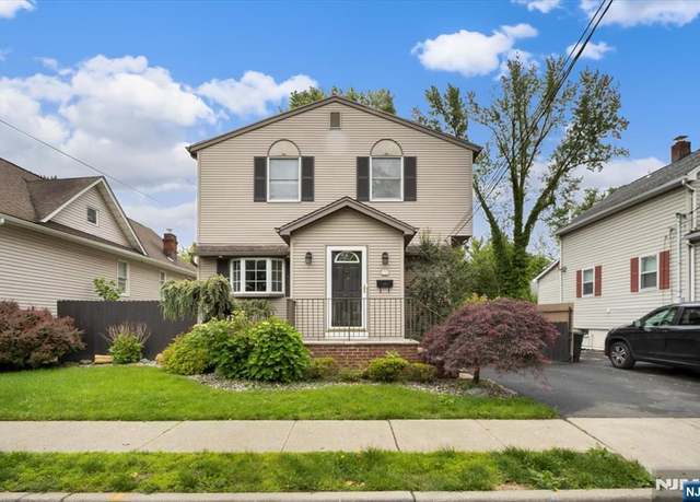 Property at 35 Glendale Dr, Hillsdale, NJ 07642, 3 beds, 2 baths