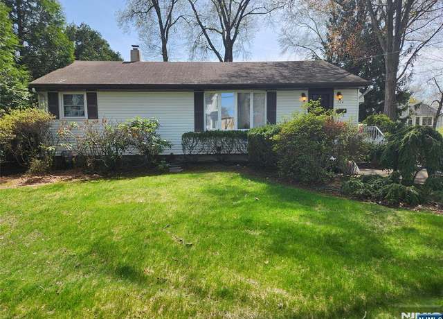 Property at 324 Ross Rd, Paramus, NJ 07652, 3 beds, 2 baths