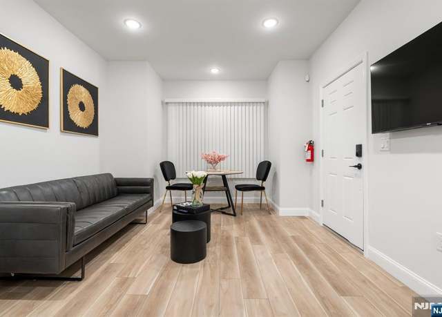Property at 36 Kent St, Newark, NJ 07108, 5 beds, 3 baths