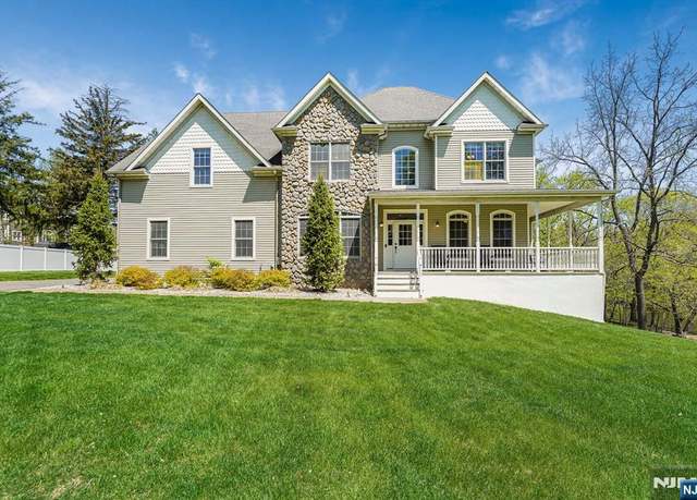Property at 3 Clay Dr, Montville Township, NJ 07045, 5 beds, 4 baths