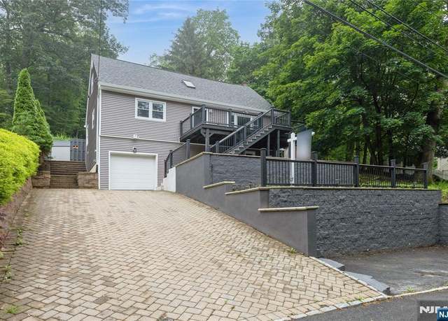 Property at 8 Wenonah Ave, Oakland, NJ 07436, 4 beds, 3 baths