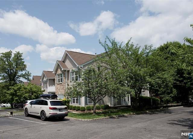 Property at 425 Diablo Ct, Mahwah, NJ 07430, 5 beds, 2.5 baths