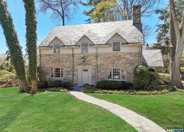 Property at 218 Madison Pl, Ridgewood, NJ 07450, 5 beds, 3.5 baths