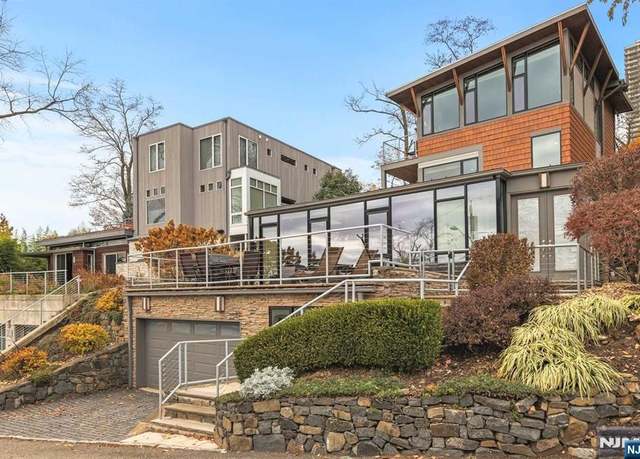 Property at 41 Colony Rd, Edgewater, NJ 07020, 4 beds, 3.5 baths
