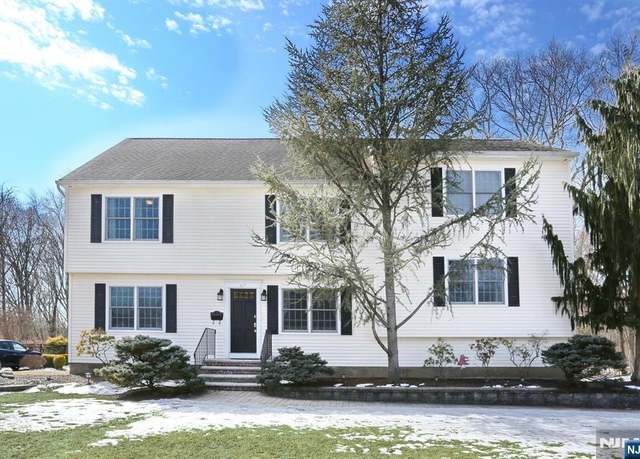 Property at 617 Roberge Dr, River Vale, NJ 07675, 5 beds, 2.5 baths