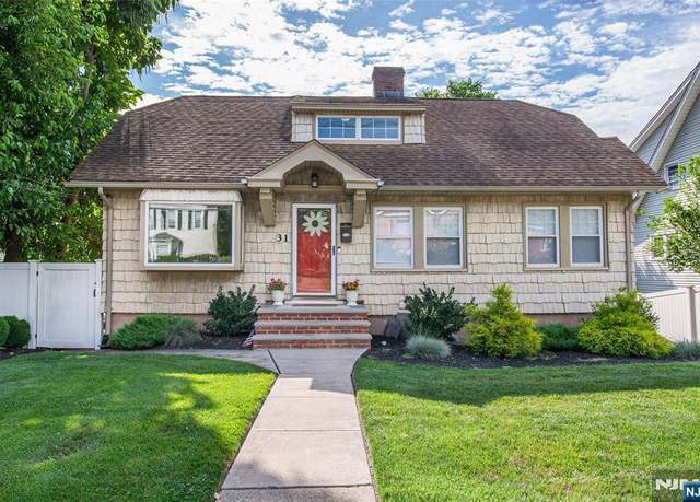 Property at 31 Grove Ave, Verona, NJ 07044, 4 beds, 2 baths