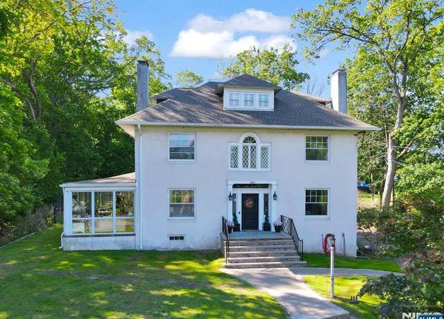 Property at 210 Pompton Ave, Pompton Lakes, NJ 07442, 5 beds, 3.5 baths