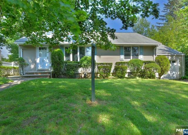 Property at 161 Hickory St, Twp Of Washington, NJ 07676, 3 beds, 1.5 baths