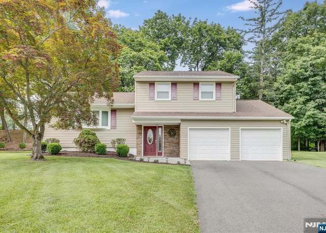 Property at 1 Brook Ct, Little Falls, NJ 07424, 3 beds, 1.5 baths