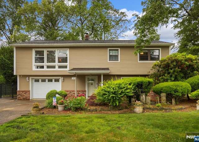 Property at 5 Edgewood Ct, Ringwood, NJ 07456, 4 beds, 2 baths