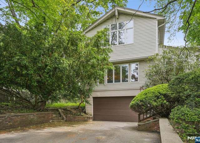Property at 53 Sunset Ter, Wayne, NJ 07470, 3 beds, 2.5 baths