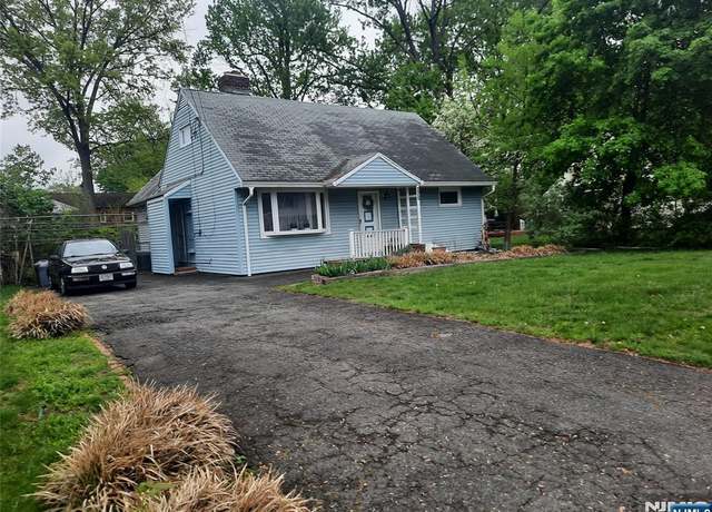 Property at 313 Phelps Ave, Bergenfield, NJ 07621, 3 beds, 2 baths