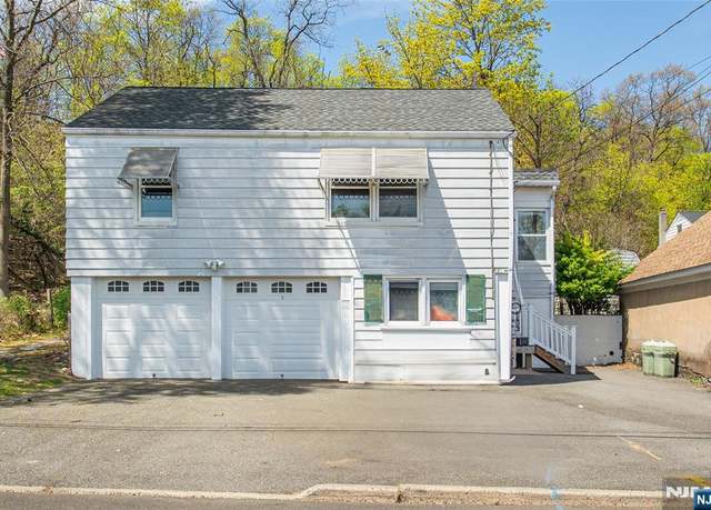 Property at 321 15th Pl, Prospect Park, NJ 07508, 2 beds, 1 bath
