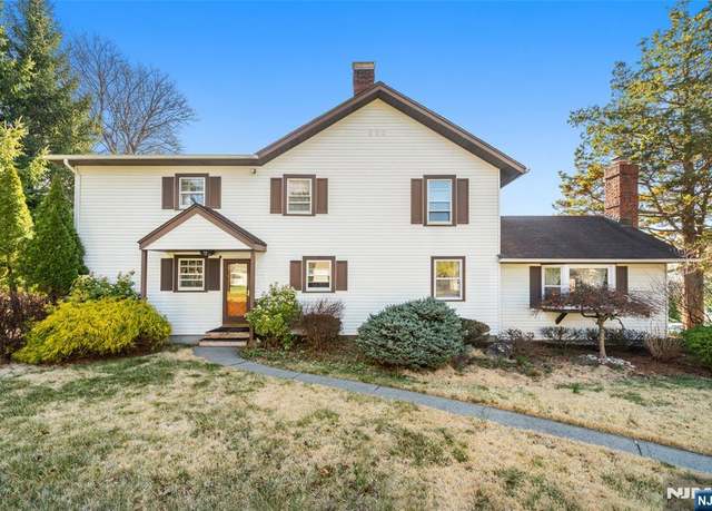 Property at 87 E Crescent Ave, Allendale, NJ 07401, 4 beds, 2.5 baths