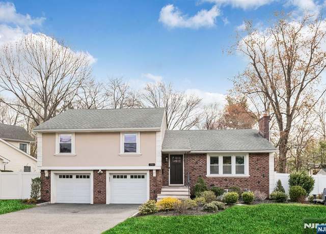 Property at 334 Oak Ave, River Edge, NJ 07661, 4 beds, 2.5 baths
